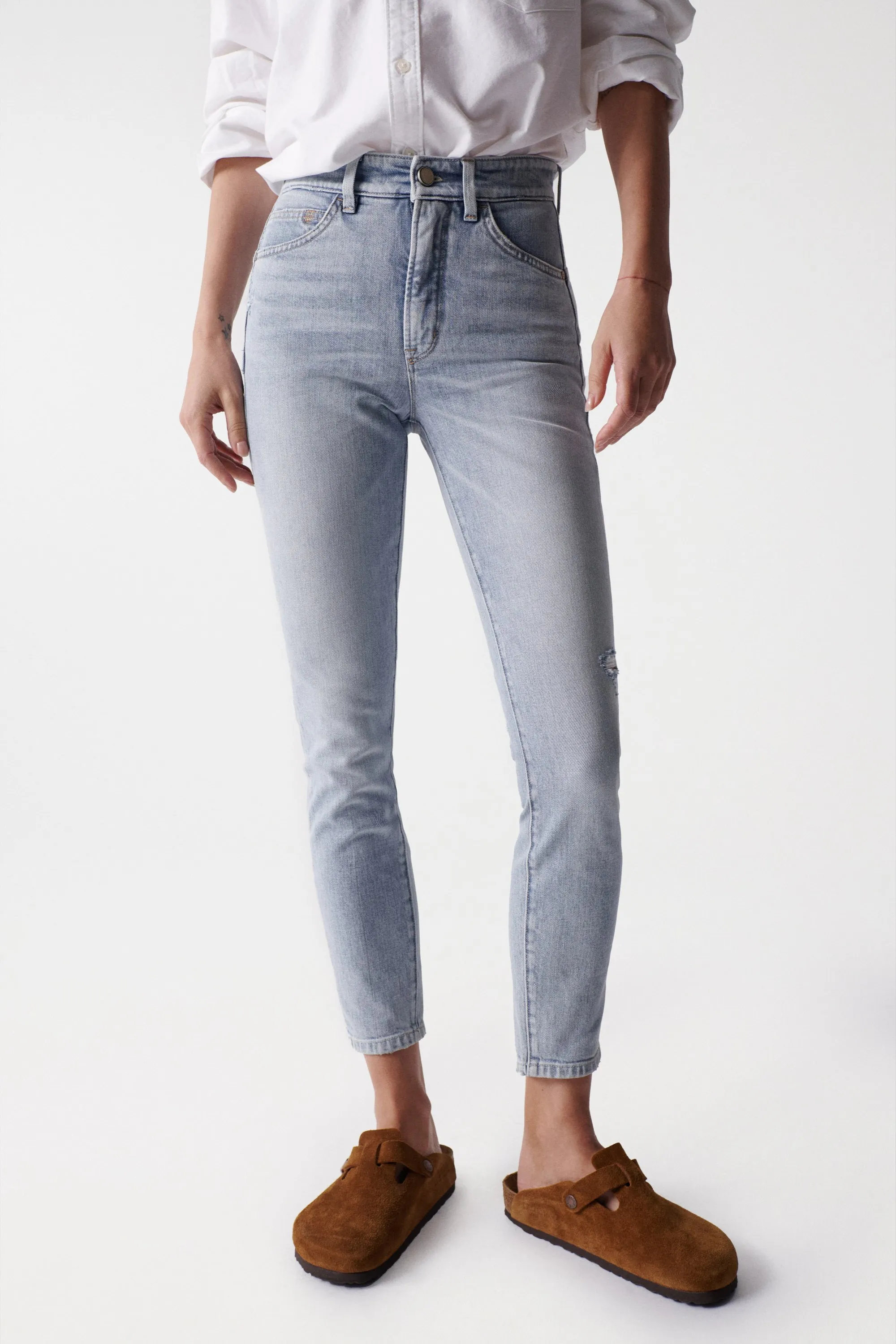 JEAN FAITH PUSH IN CROPPED SKINNY AVEC DÉTAIL ÉCRU