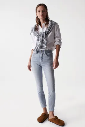 JEAN FAITH PUSH IN CROPPED SKINNY AVEC DÉTAIL ÉCRU