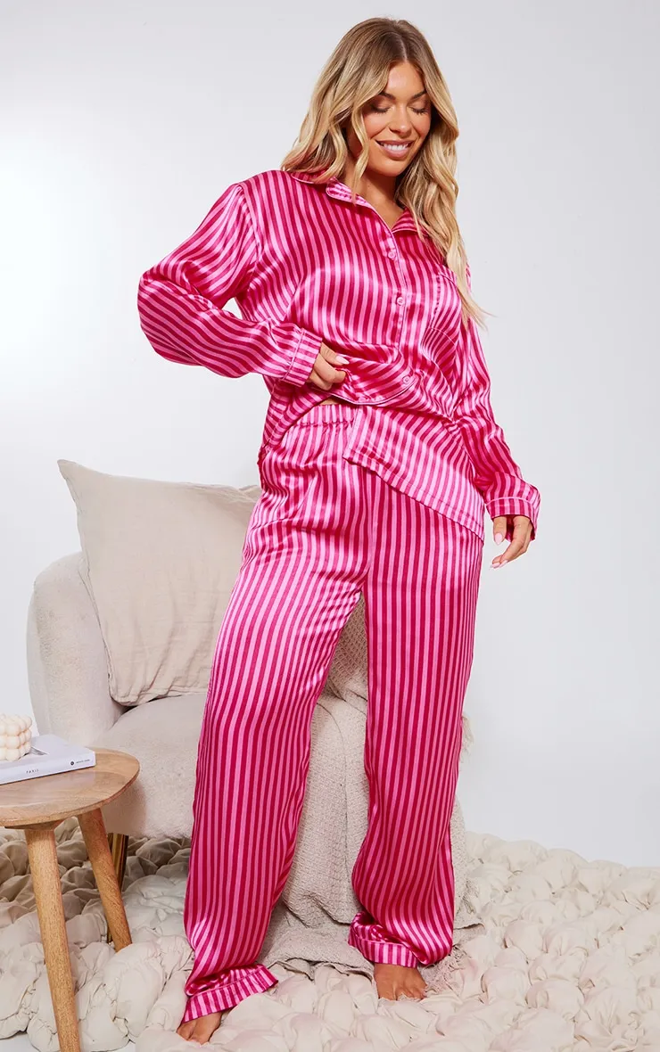 PRETTYLITTLETHING Ensemble de pyjama long rose satiné à rayures