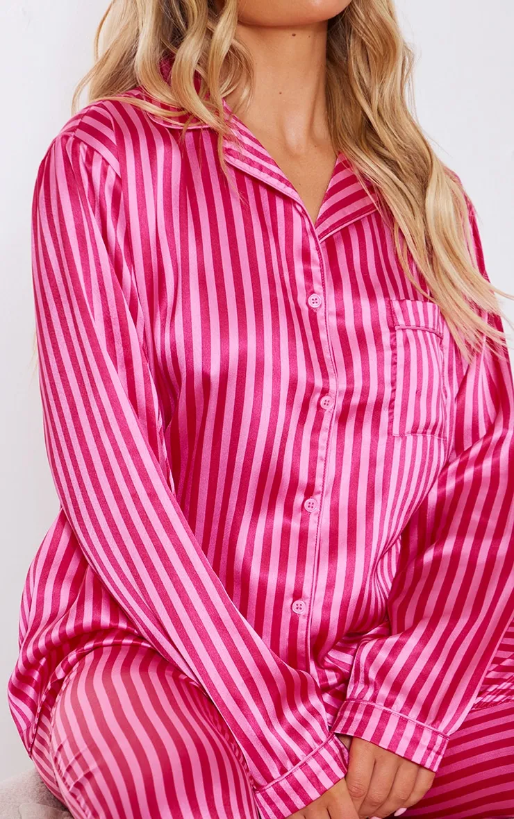 PRETTYLITTLETHING Ensemble de pyjama long rose satiné à rayures