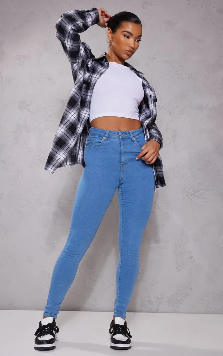 PRETTYLITTLETHING Jean skinny très délavé à 5 poches