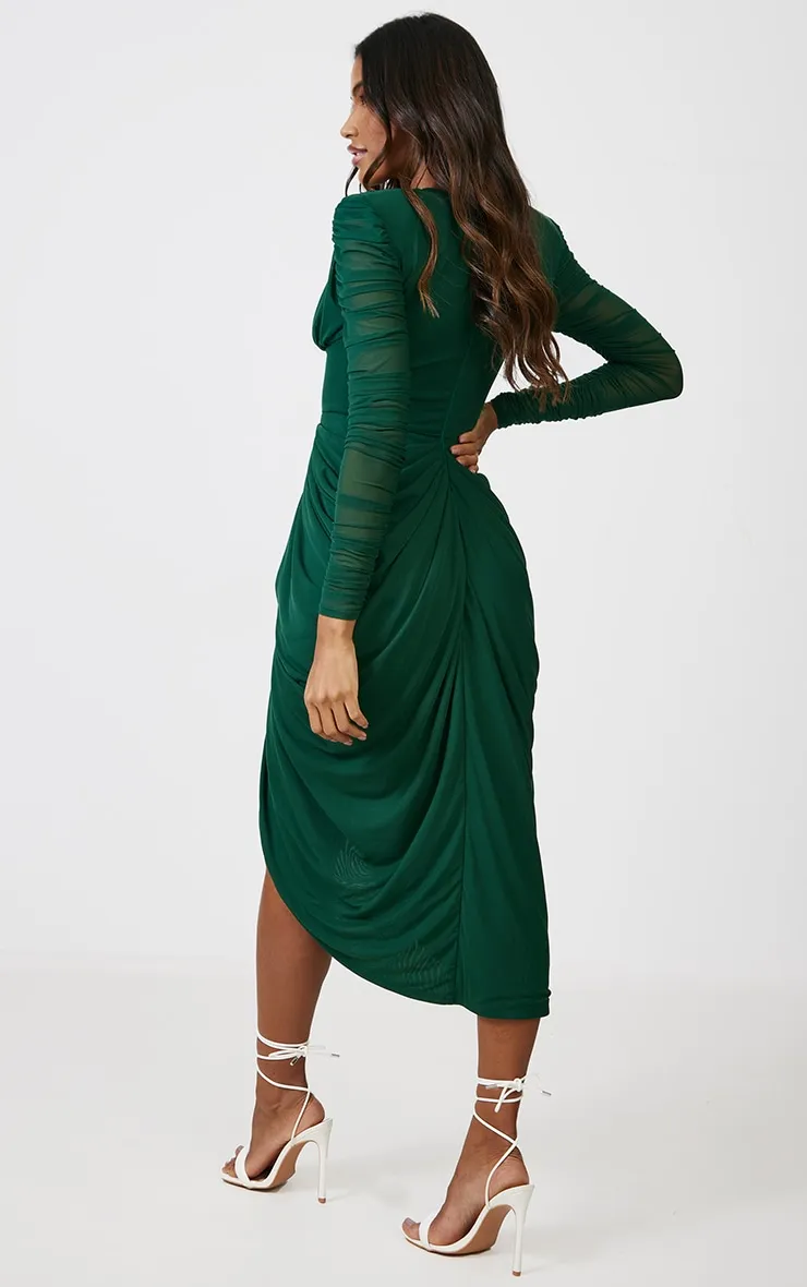 Robe mi-longue en mesh froncé drapé vert émeraude à manches longues