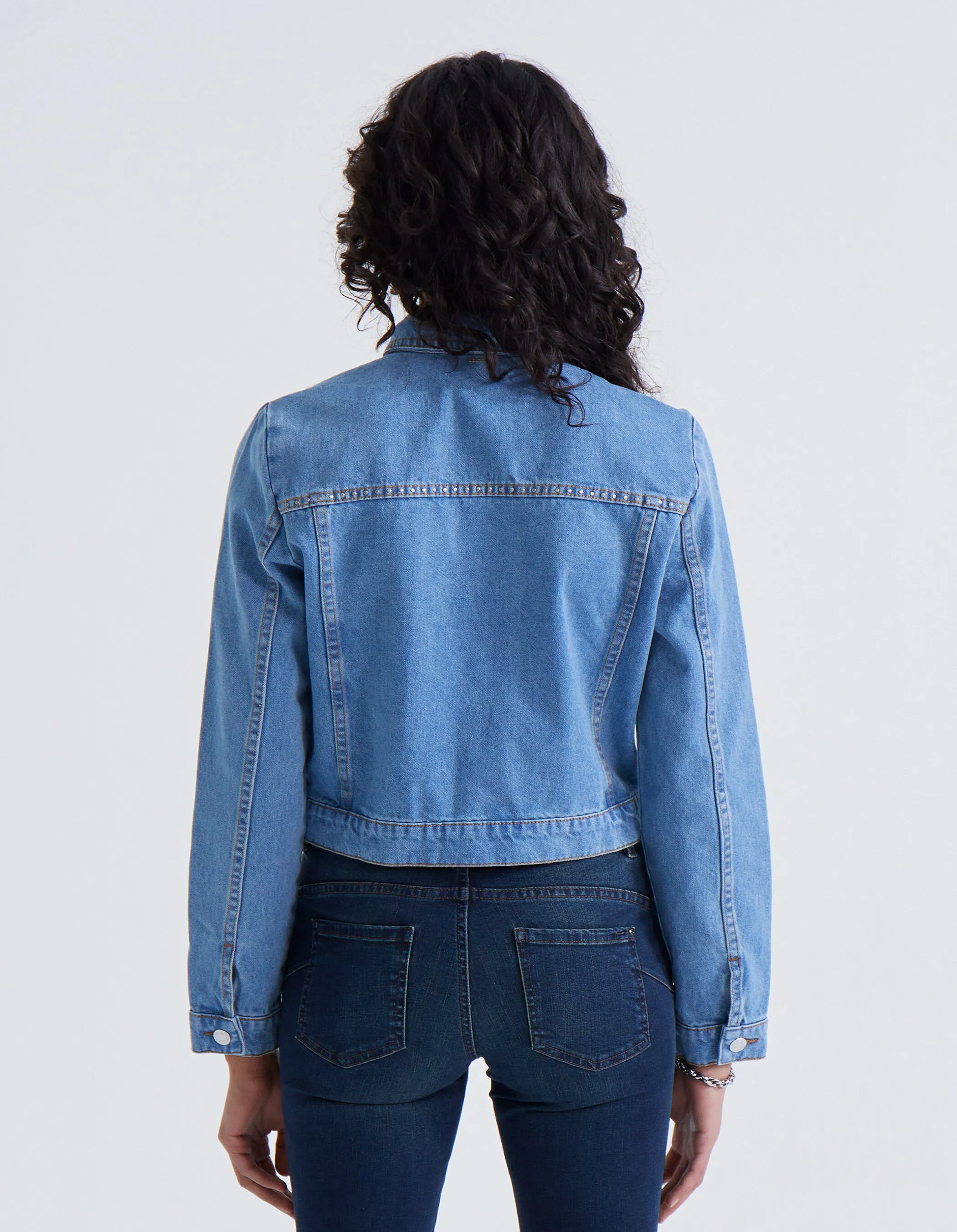 Veste en jean bleu avec clous dos Femme