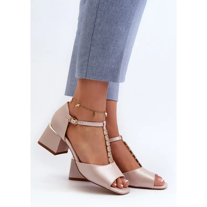 Vinceza Sandales pour femmes sur un talon haut bloc avec une bride décorative, cuir écologique, doré Obivena beige